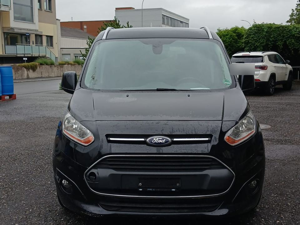 Ford Grand Tourneo Connect auf unserem Platz in Malters